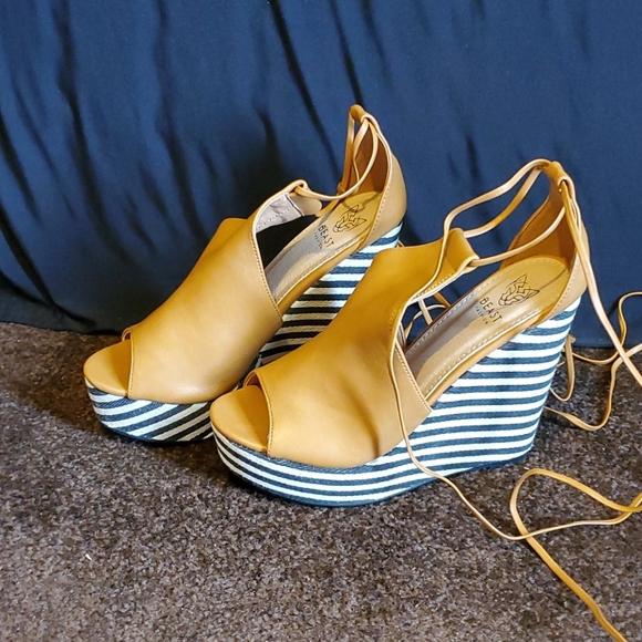 Heels - Picture 2 of 4